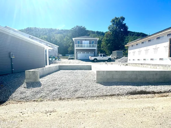 317 7th St, Rocky Top, TN 37769