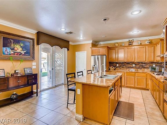 5th image of 916 Red Carrousel Ct