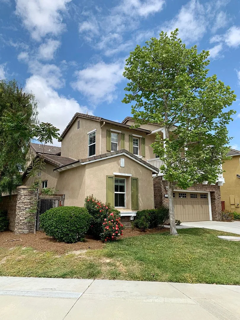 Spacious newer home in prime Temecula neighborhood — Photo 2