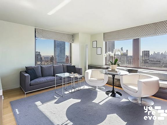 5th image of 100 W 39th St APT 42G