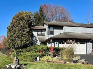 102 Meadowbrook Dr, Slingerlands, NY 12159