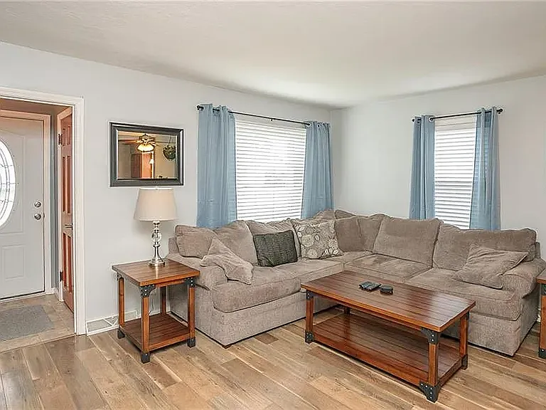 1008 Dartmoor Ave — Photo 5