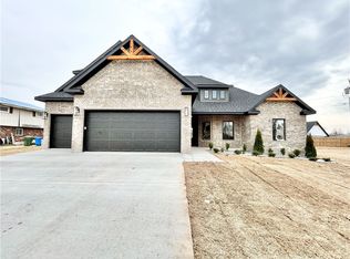 2818 Rife Cir, Rogers, AR 72758