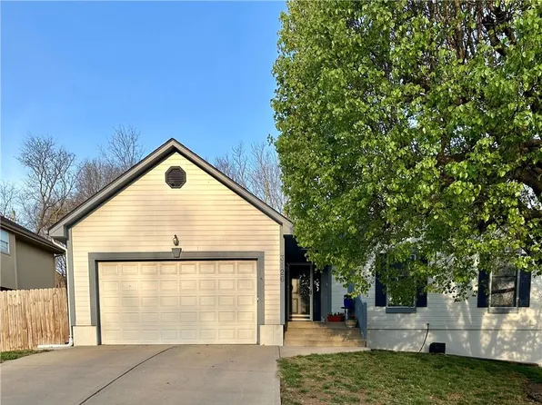 3126 Bryn Mawr Dr, Independence, MO 64057