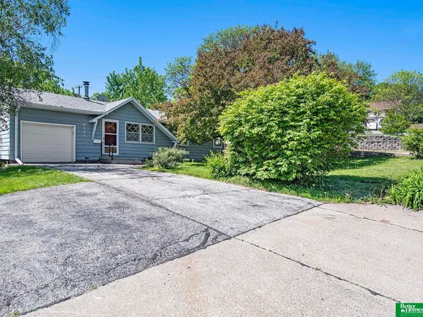 8525 Parker St, Omaha, NE 68114