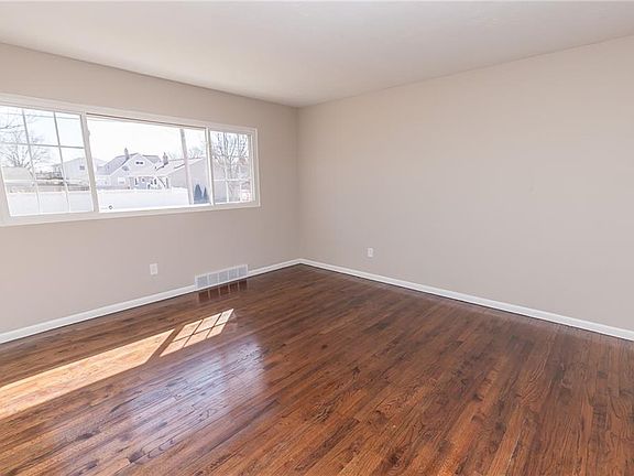 4th image of 18410 Merece Dr