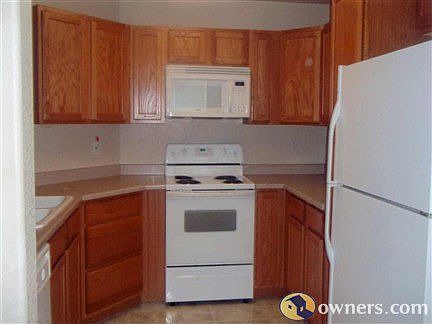 Full Kitchen with plenty of cabinet space!