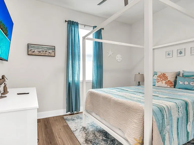 12976 Pembroke Dr — Photo 38