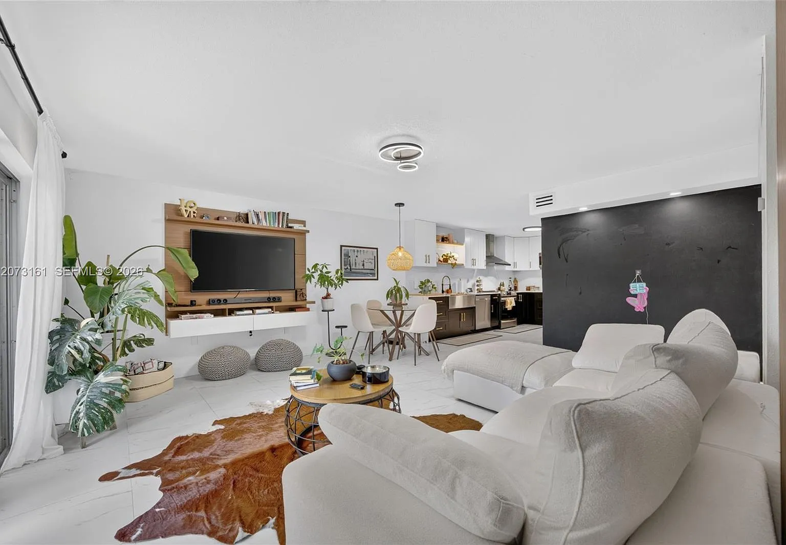 Lake & Tennis Villas Ph 1 — Photo 1