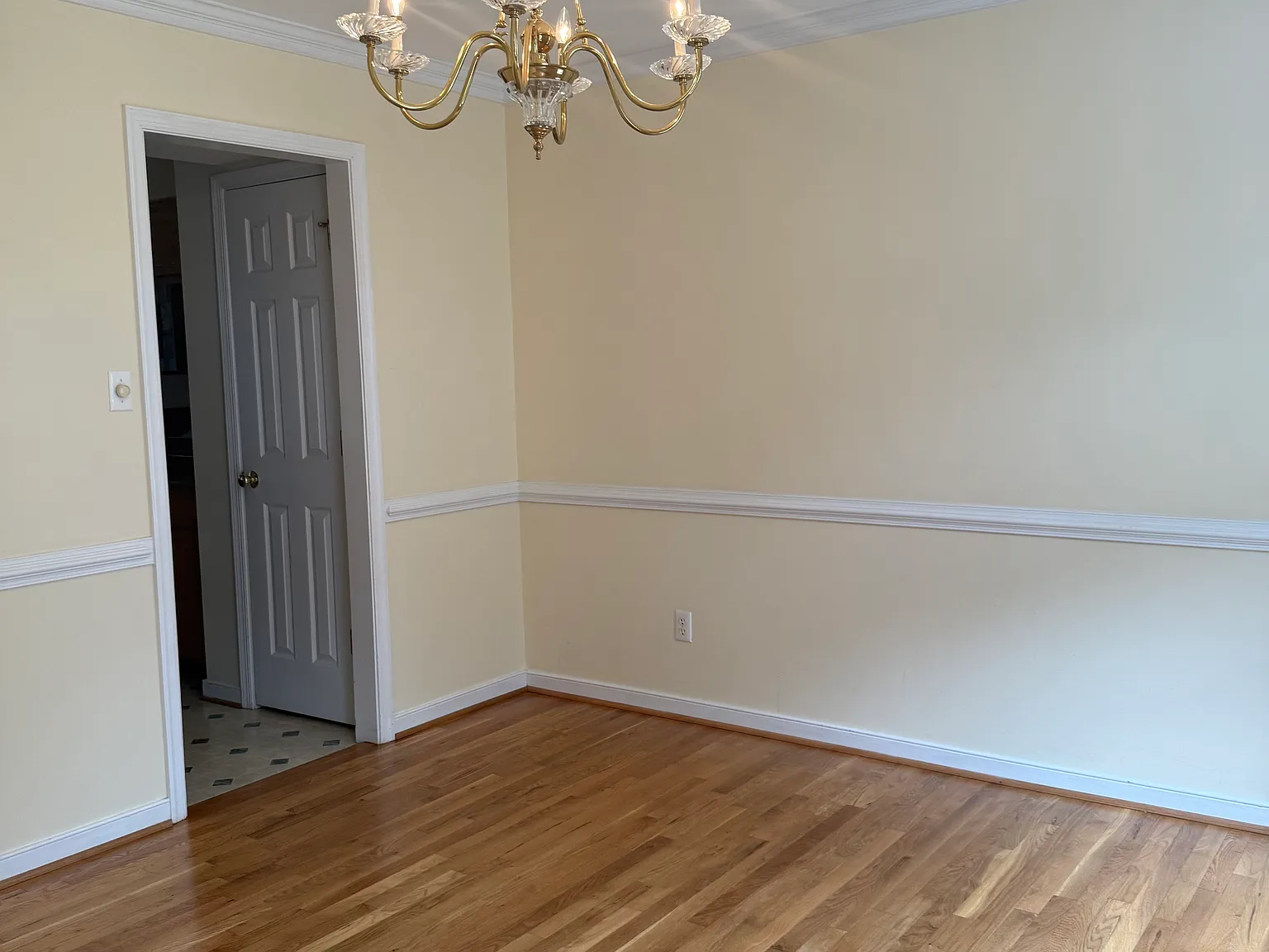 5 bed, 2.5 bath, 2417 sqft, $2,700 — Photo 3