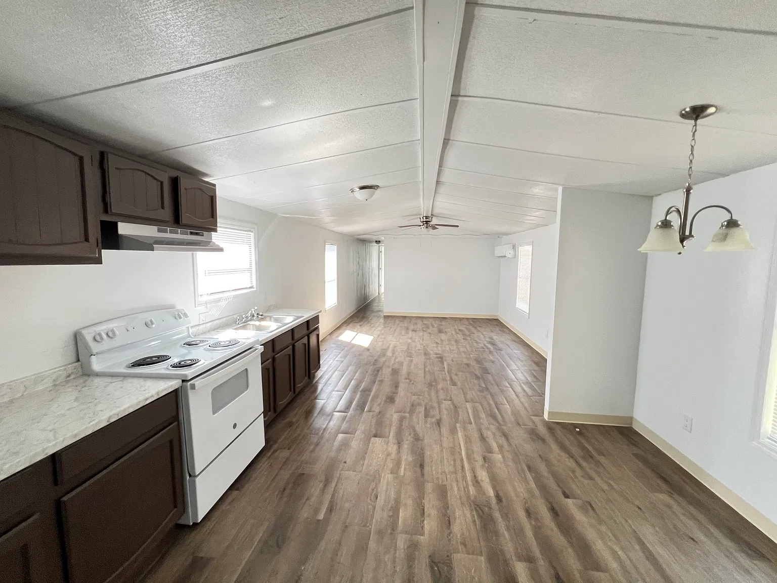 3 bed, 1100 sqft, $1,200 — Photo 2