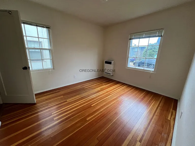 2 Bedroom 2 bath downtown apartment available now — Photo 10