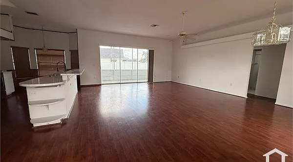 3 bed, 1600 sqft, $1,950 — Photo 4