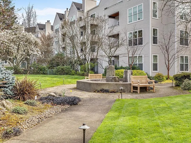 305 S Montgomery St #202 — Photo 21