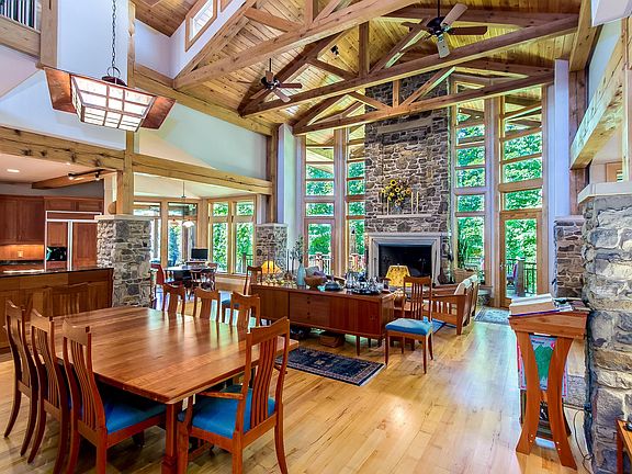 5th image of 385 Larkspur Dr