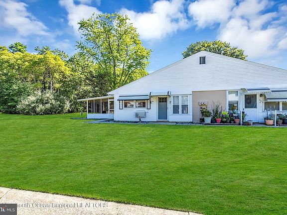 5th image of 38 Crestwood Ct #D