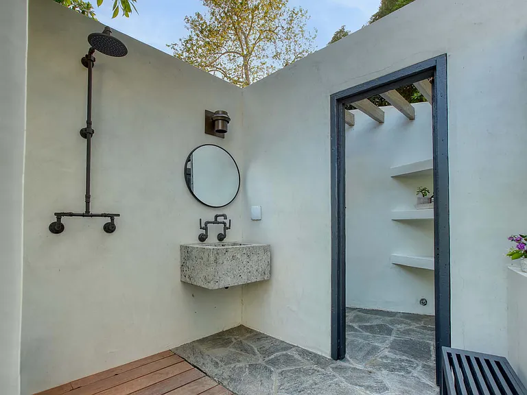 2050 Laurel Canyon Blvd — Photo 43