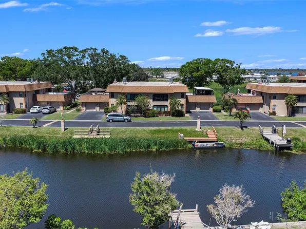 10216 Seminole Island Dr, Largo, FL 33773