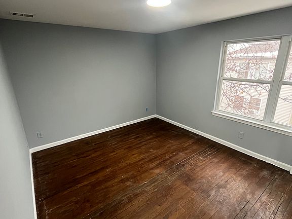3rd image of 819 S 16th St Floor 2