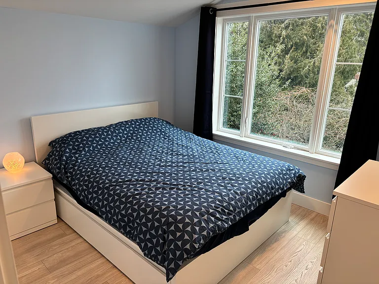 Upstairs bedroom.