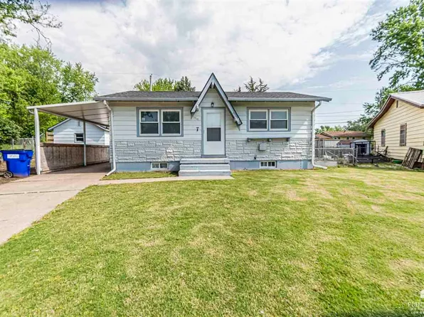 1410 Dries Cir, Junction City, KS 66441