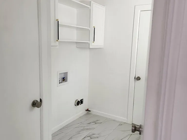 6728 Amposta Dr — Photo 20