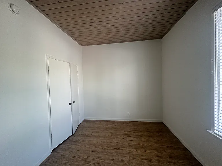 450 Midvale Ave — Photo 10