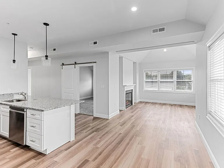21 Market St — Photo 6
