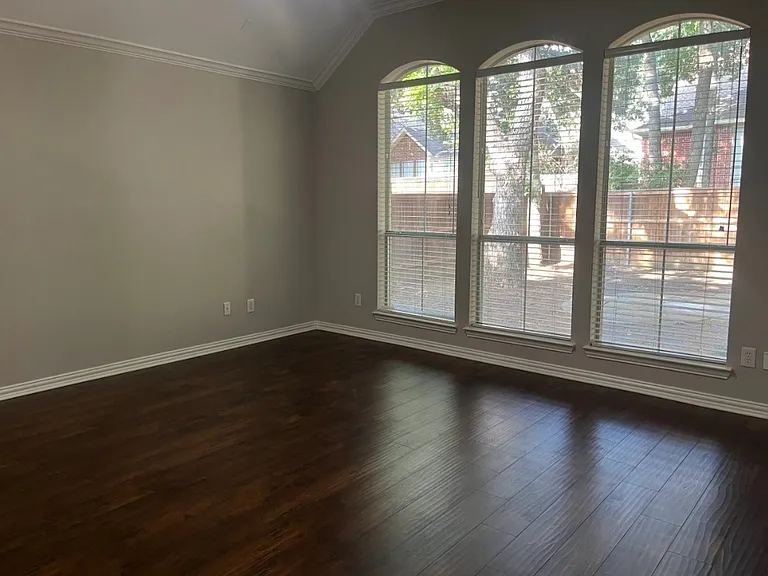 2702 View Mdw — Photo 35