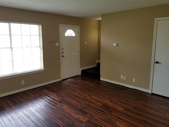 3rd image of 1714 N Travis St