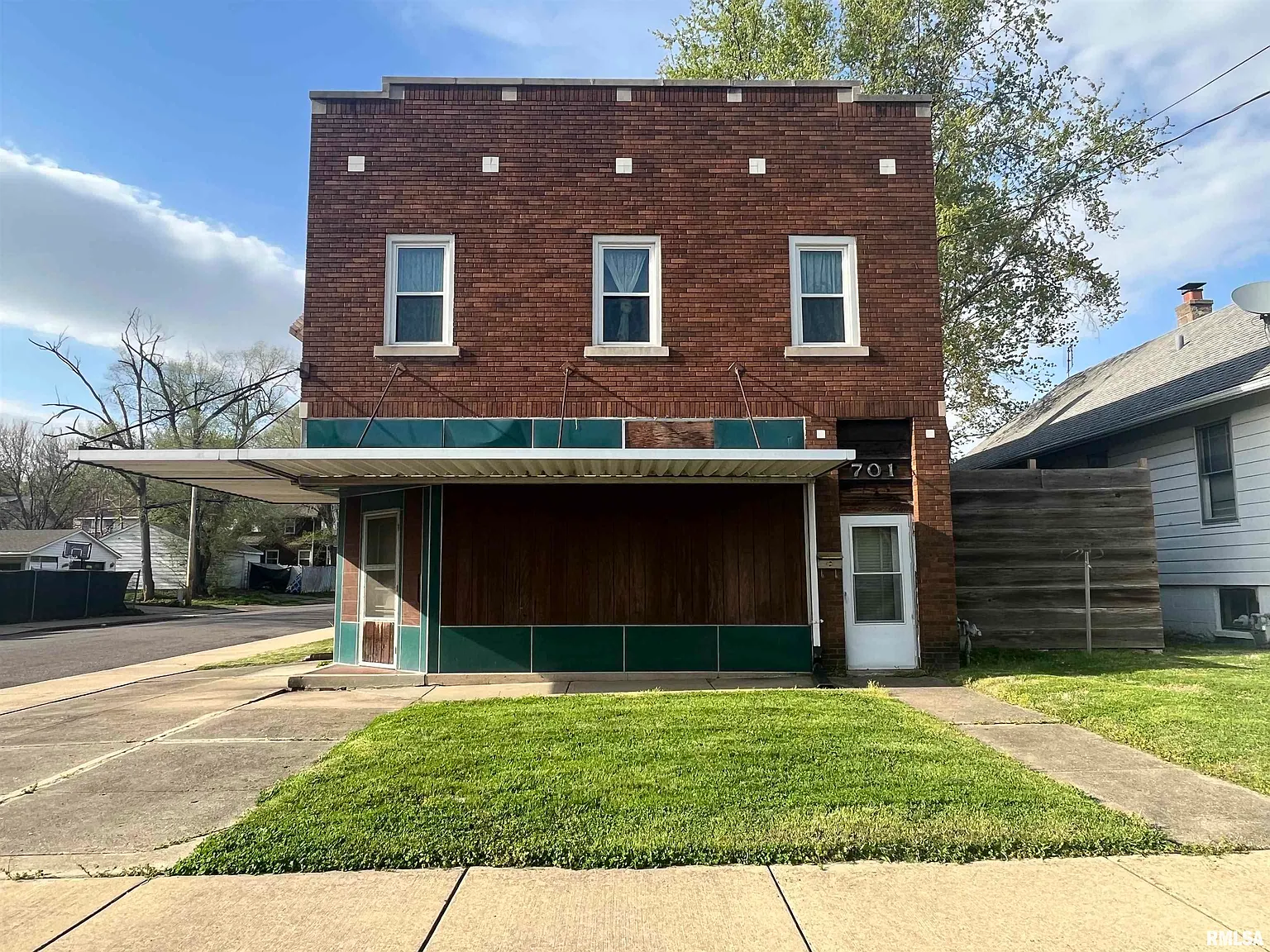 701 E Thrush Ave photo 1