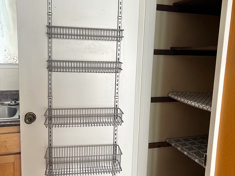 Kitchen pantry