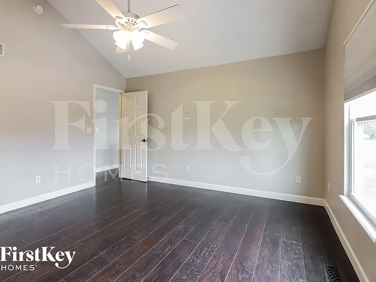 412 N Crest Dr — Photo 8