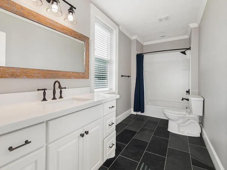 405 24th St #201 — Photo 16