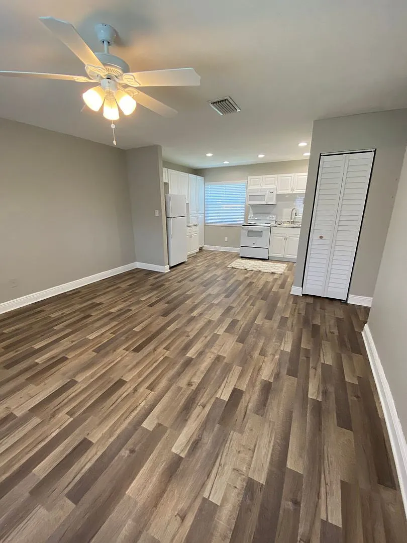 2nd Floor 2 Bedroom 1 Bath in Brandon, FL — Photo 2