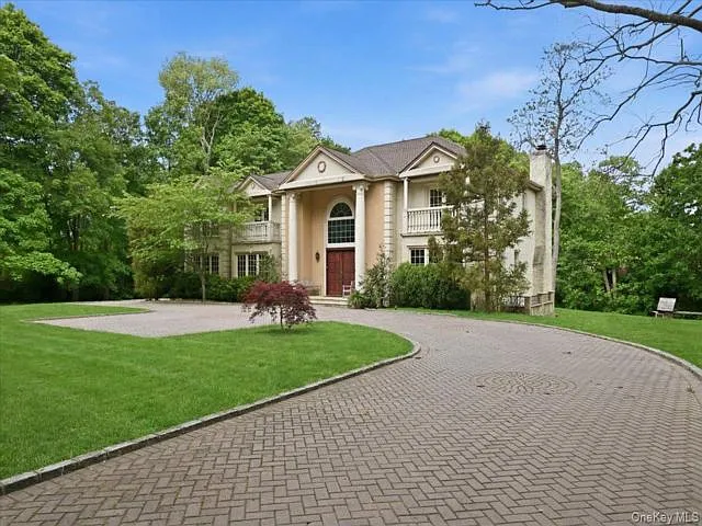 31 Cornwall Ln — Photo 2