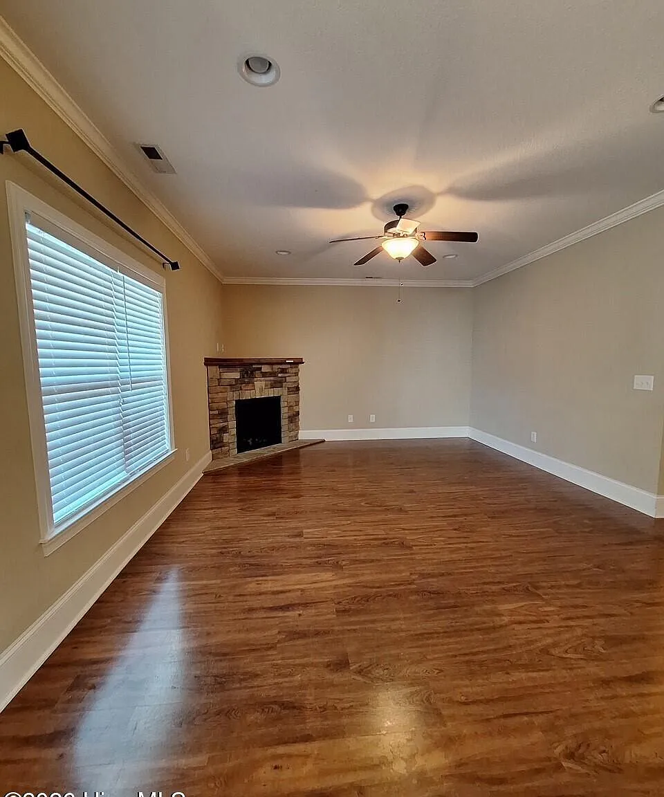 3 bed, 2.5 bath, $1,800 — Photo 4