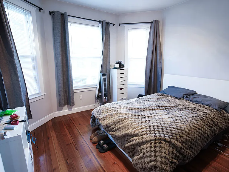 196 Marion St #2 — Photo 8