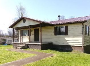 8 Sizemore Ln, Scarbro, WV 25917