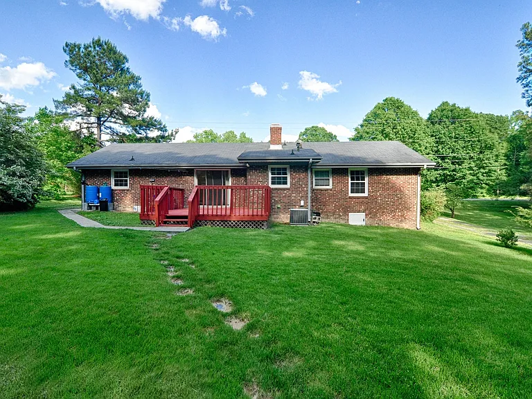 1526 Smith Level Rd — Photo 2