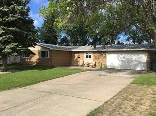 1305 4th St NE, Minot, ND 58703