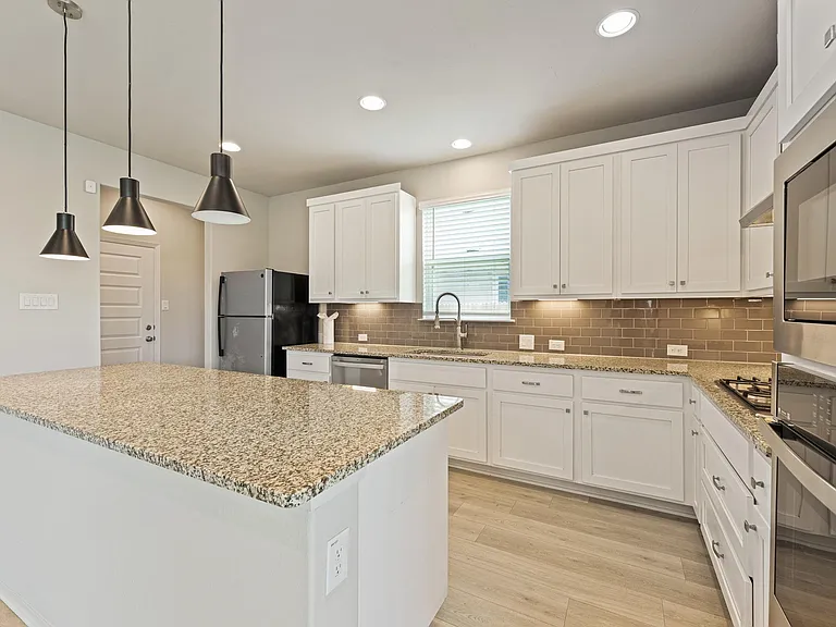 310 Rimrock Ct — Photo 17