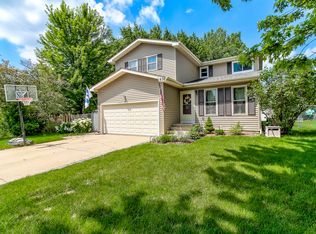 830 Shenandoah Dr, Carol Stream, IL 60188