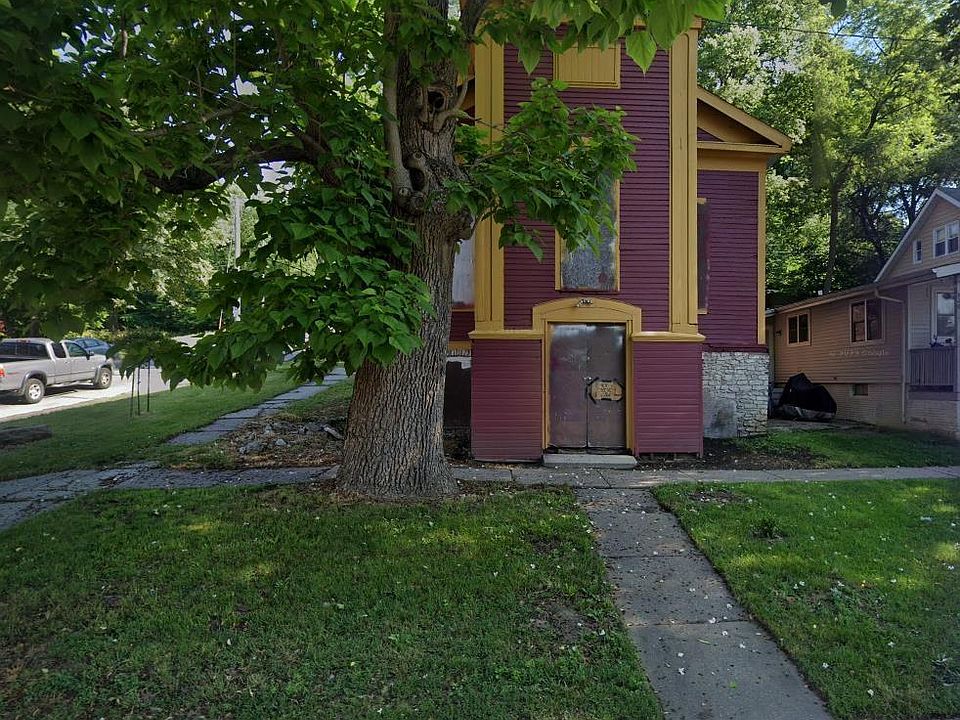 2nd image of 830 W 6th St