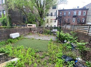 418 S 4th St #1G, Brooklyn, NY 11211