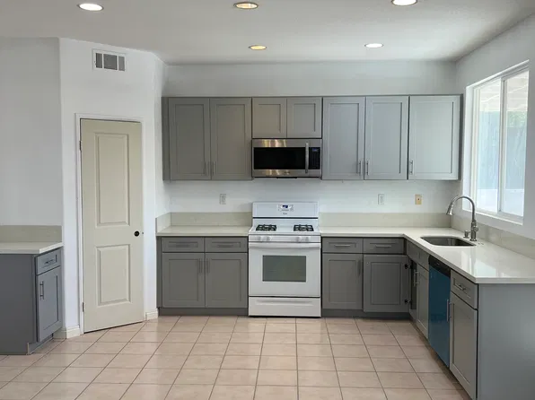 359 Steiner Dr, Hemet, CA 92544