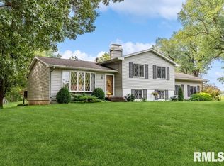 310 5th Ave, Silvis, IL 61282