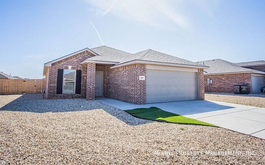 Frenship ISD | 3 Bed 2 Bath Home For Rent | 2129 Langford Ave — Photo 2