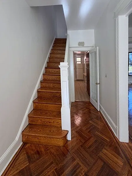 4 bed, 2.5 bath, 2330 sqft, $4,500 — Photo 2