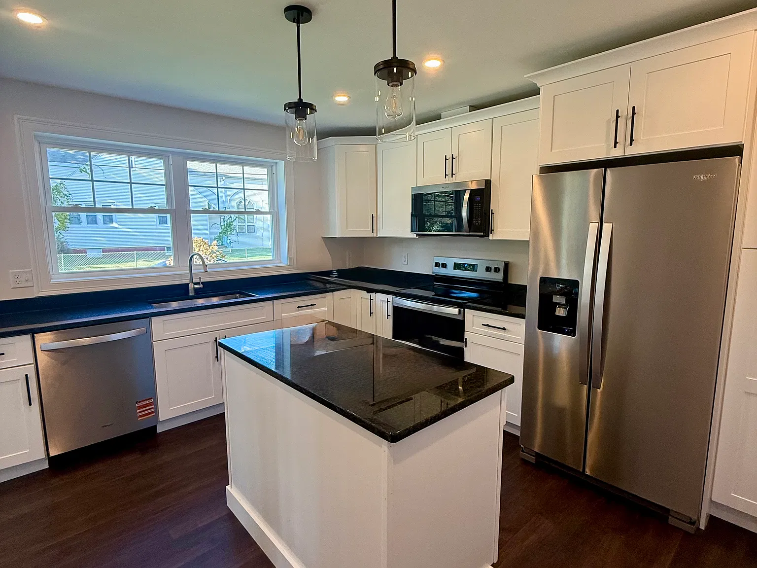 3 bed, 1320 sqft, $2,700 — Photo 4